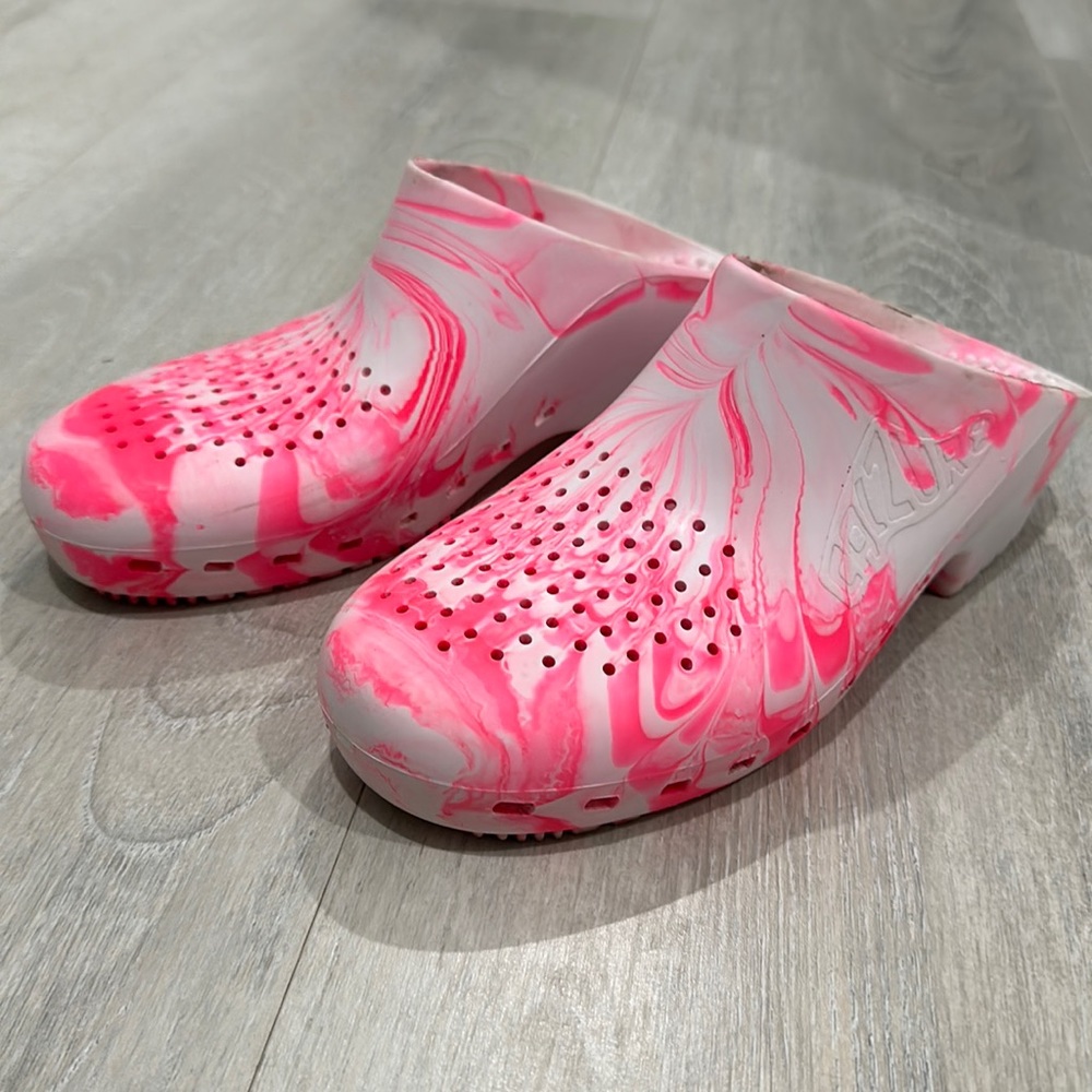 Calzuro scrub shoes
